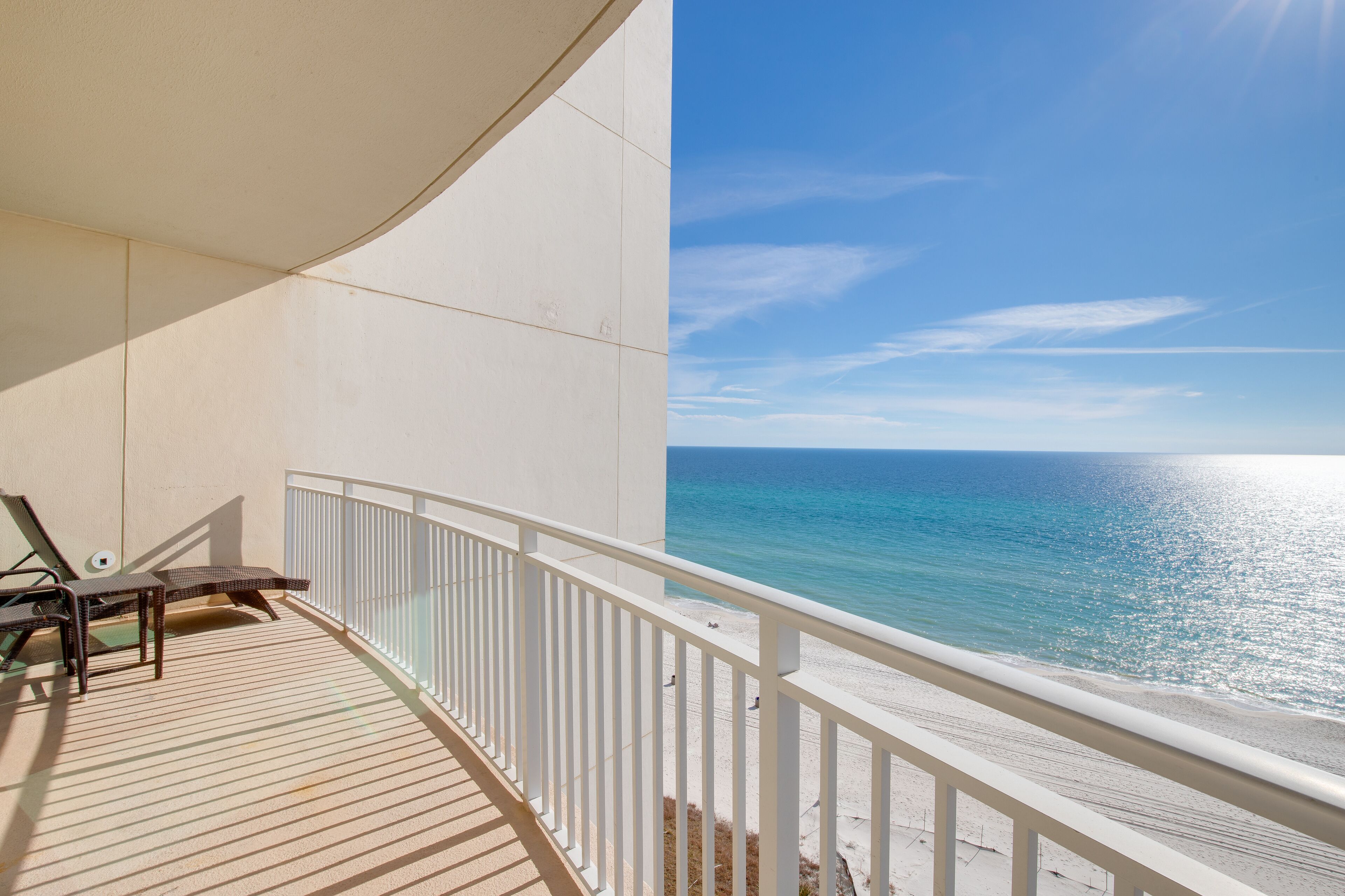 บนชายหาด