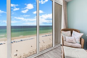 콘도, 침대(여러 개), 온수 욕조, 바다 전망 | 내부