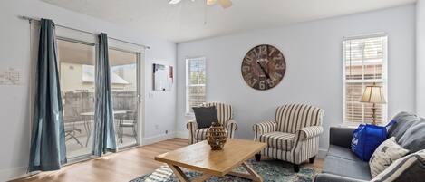 單棟房屋, 多張床, 露台, 花園景 | 客廳 | 40 吋電視連數碼電視頻道