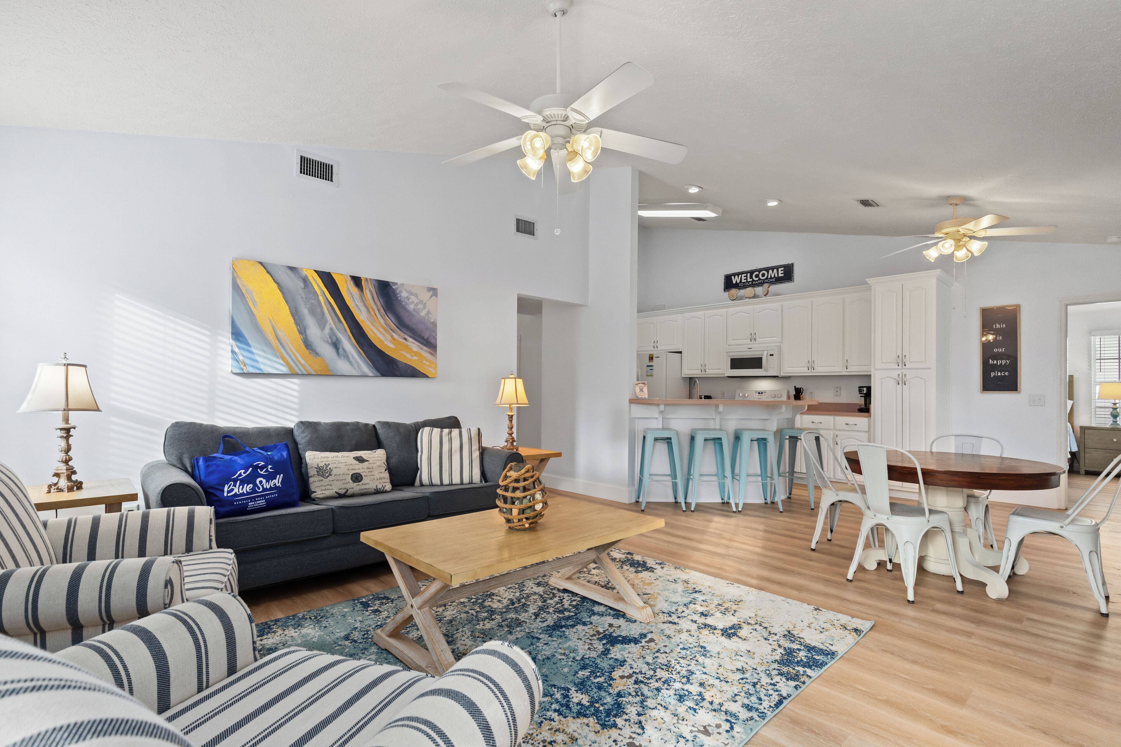 House, Multiple Beds, Patio, Garden View | Living area | 40-inch TV with digital channels