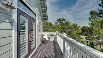 Casa, várias camas, sacada, vista para o jardim (69 Bartons Way) | Área da propriedade