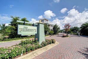 Property grounds - Four C's Retreat - Lavish Home With Private Boardwalk Access to the Beach (Santa Rosa Beach)