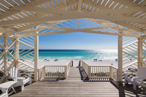 A Seaside Beauty! Book Now - Lot of Outdoor Living Space