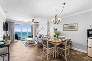 Condo, varias camas, hidromasaje, vista al océano | Restaurantes