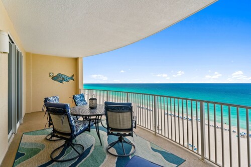 Luxurious Ocean Villa Resort - Gulf Front Paradise With Views!