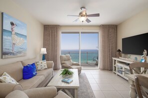 公寓客房, 多張床, 熱水浴缸, 海景 | 起居區 | 40-吋電視，提供數位頻道