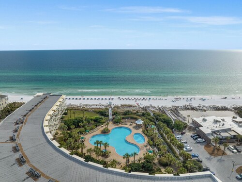 Fun In The Sun! Crescent at Miramar - Gulf Front+beach Chairs