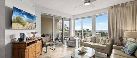 Condo, Multiple Beds, Pool Access, Ocean View | Living area