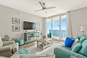 公寓客房, 多張床, 陽台, 海景 | 起居區 | 40-吋電視,提供數位頻道