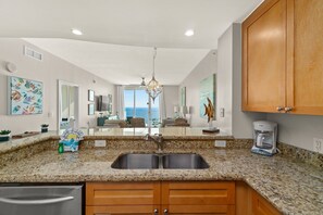 公寓客房, 多張床, 陽台, 海景 | 住宿內部