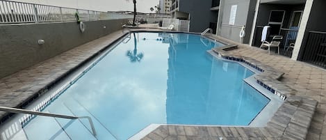 Piscina all'aperto, una piscina riscaldata