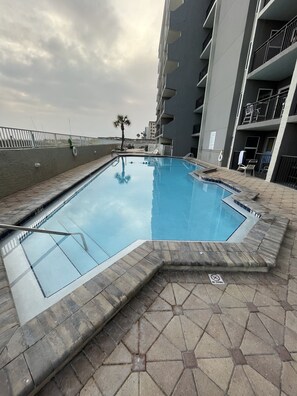 Utendørsbasseng og et oppvarmet basseng