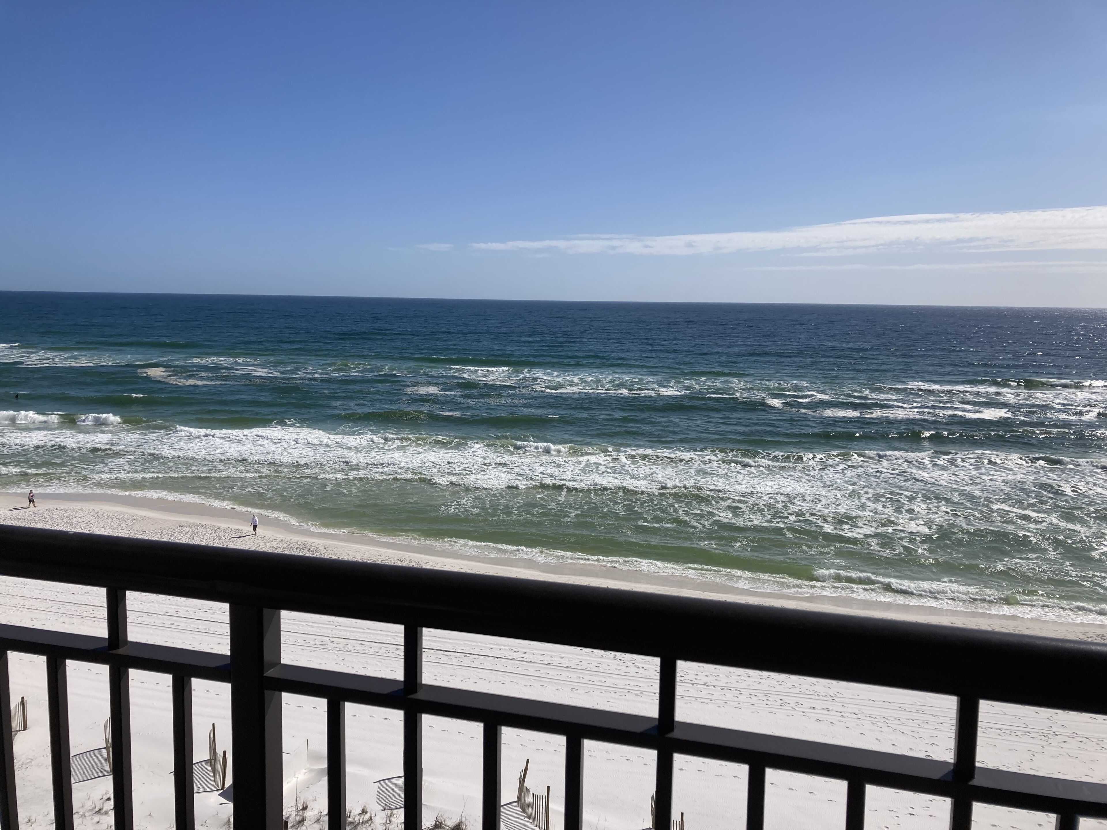 En la playa, sillas reclinables de playa