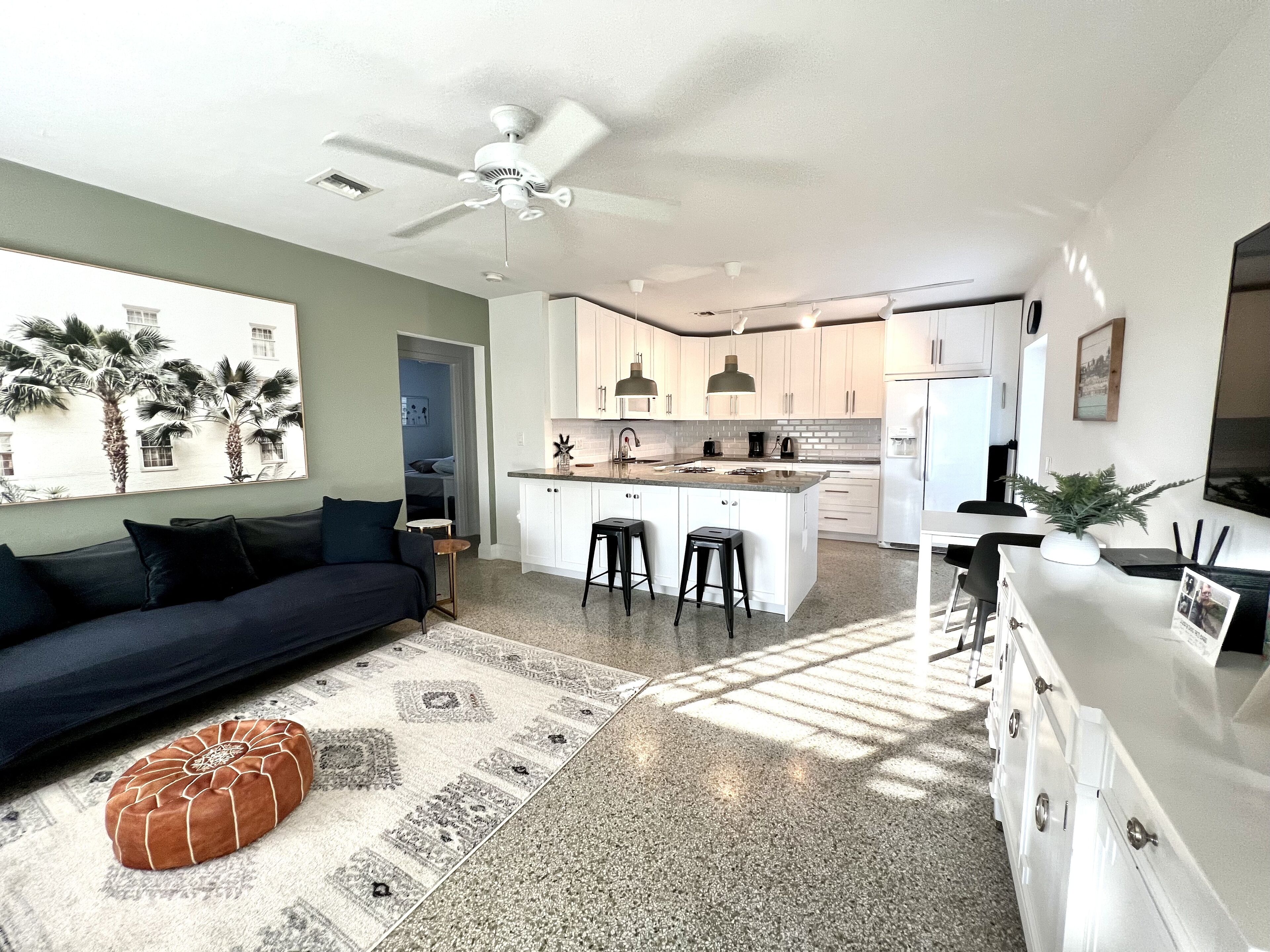 Cheerful 2 Bedroom Home with Patio
