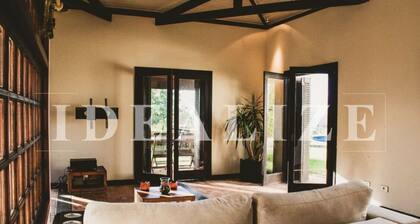Very high standard house overlooking the Igaratá dam