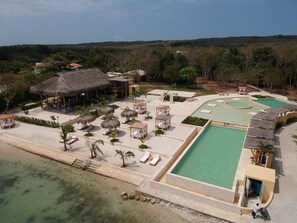 Piscine couverte, piscine extérieure