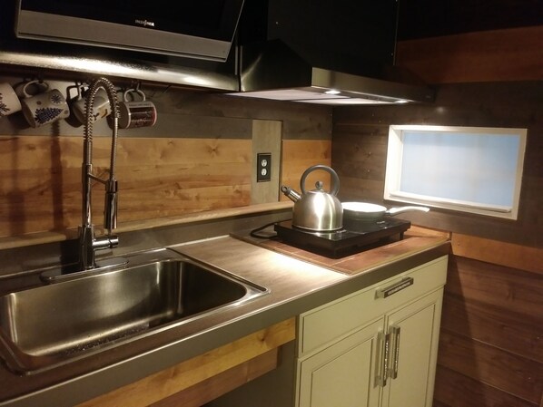 Fridge, microwave, stovetop, coffee/tea maker