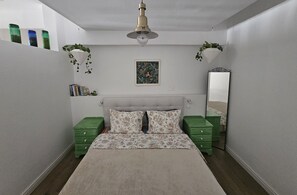 1 chambre, bureau, fer et planche à repasser, Wi-Fi