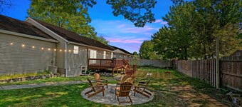 Large family-friendly home w/ pool table, close to Muskegon Lake & Lake Michigan