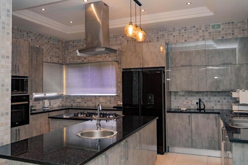 Pomona BB House - Luxury accommodation, near Sam Levy's Village in Borrowdale.