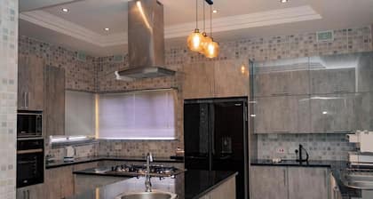 Pomona BB House - Luxury accommodation, near Sam Levy's Village in Borrowdale.