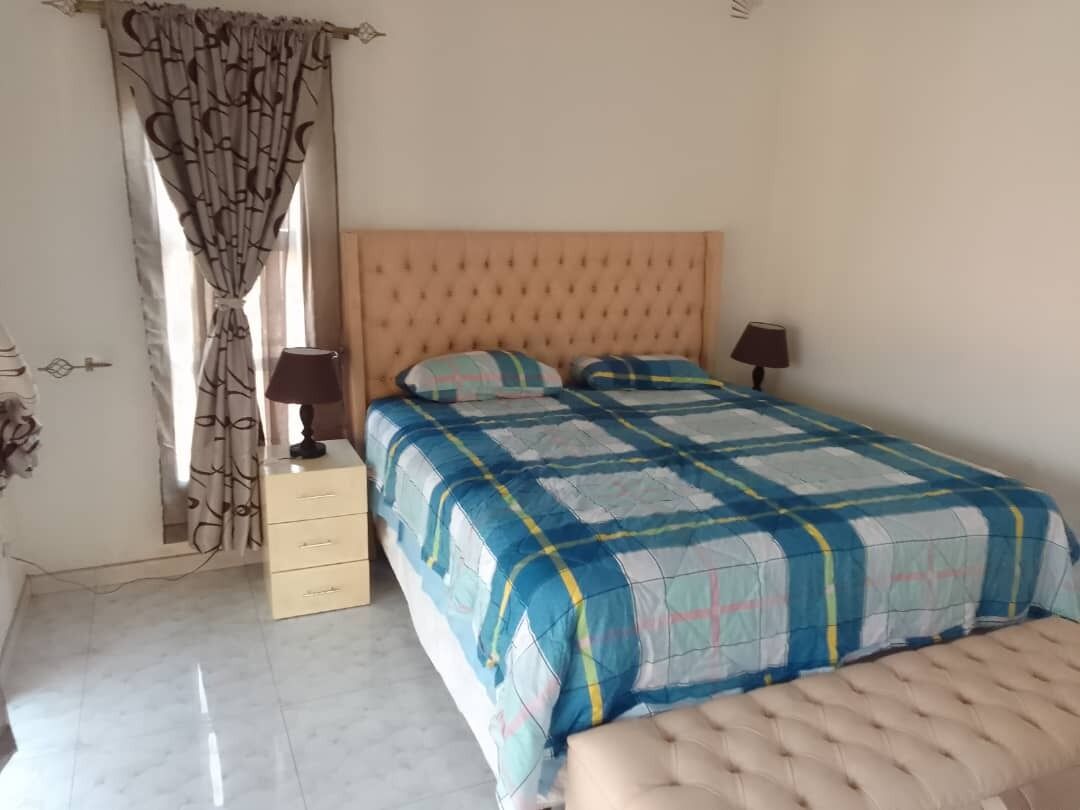 6 makuuhuonetta, Wi-Fi, vuodevaatteet, pääsy pyörätuolilla