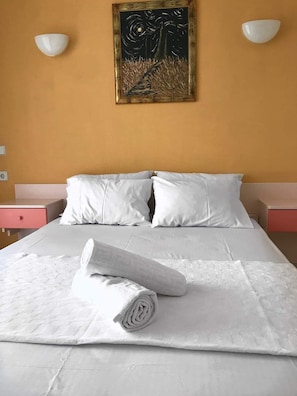 Appartamento Basic, 1 camera da letto | Con arredamento individuale, una scrivania, tende oscuranti