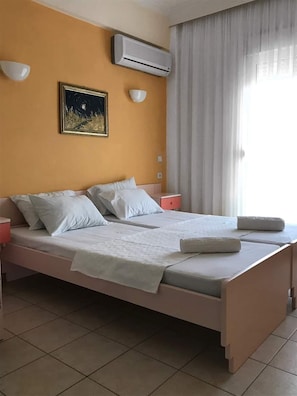 Apartamento básico, 1 quarto | Individualmente mobiliados, escrivaninha, cortinas blackout