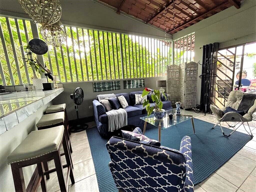 Smart TV 43-inci dengan saluran TV kabel dan TV