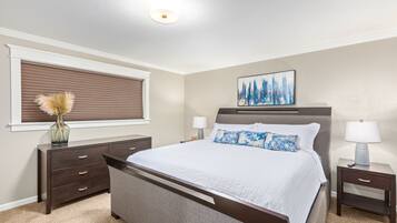 4 Schlafzimmer, Schreibtisch, Reisekinderbett, WLAN