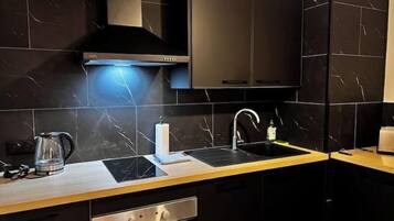 Réfrigérateur, four, plaque de cuisson, lave-vaisselle