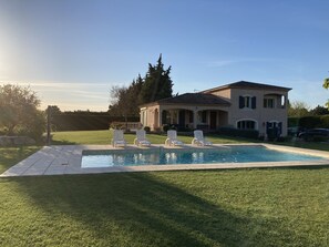 Outdoor pool - house located at the foot of the luberon (Cavaillon)