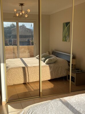 4 bedrooms, WiFi, bed sheets