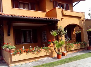 المنشأة من الخارج