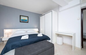 3 bedrooms, travel cot, free WiFi, bed sheets - Lovely apartment in Rabac (Rabac)