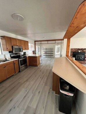 Fridge, microwave, oven, stovetop - The most breathtaking lake and mountain view (Fallbrook)