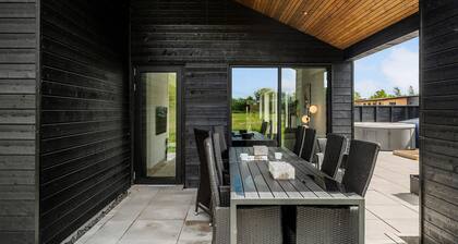 Cozy home in Hadsund with WiFi