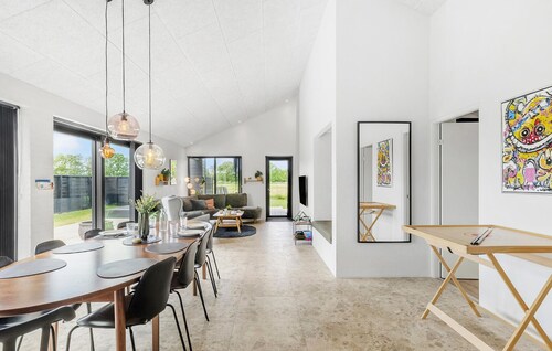 Cozy home in Hadsund with WiFi