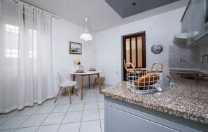 Dining - 1 bedroom awesome apartment in Rabac (Rabac)