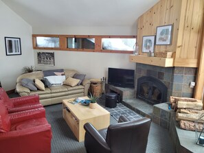 TV, fireplace - Fabulous Tahoe Donner Home for Long-Term Summer or Ski Lease (TRUCKEE)