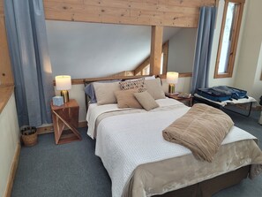 4 bedrooms, iron/ironing board, WiFi, bed sheets - Fabulous Tahoe Donner Home for Long-Term Summer or Ski Lease (TRUCKEE)
