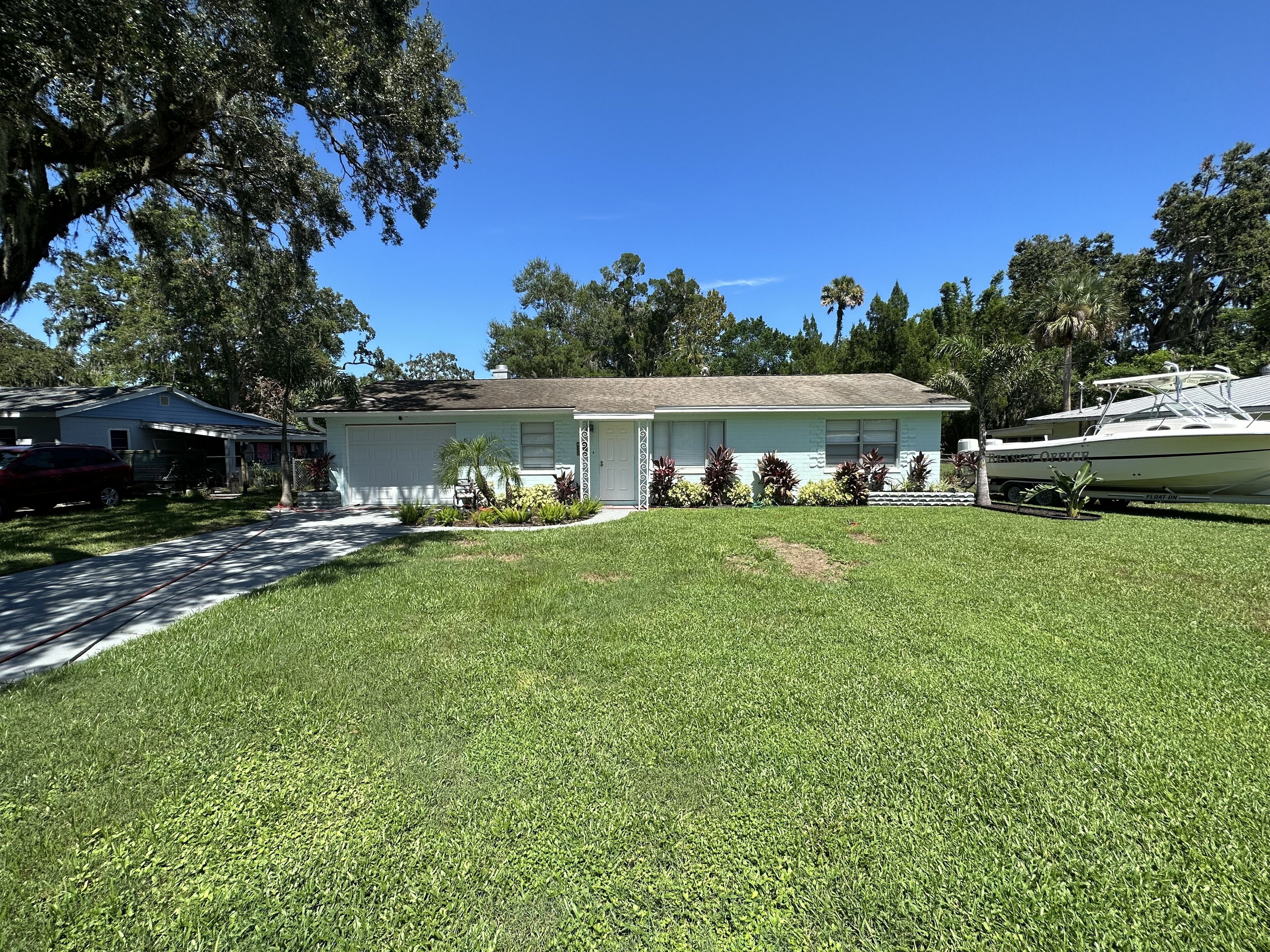 New Smyrna Beach Walk to Canal St - Pet Friendly - 15% Easter Price Reduction!