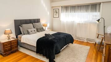 5 bedrooms, desk, iron/ironing board, free WiFi