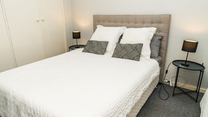 5 bedrooms, desk, iron/ironing board, free WiFi