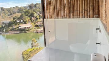 Bruser, boblebadekar, håndklæder, Sæbe