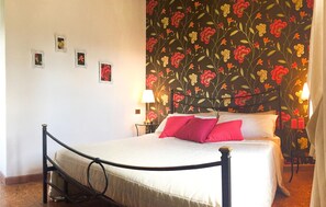 2 camere, culla da viaggio, lenzuola