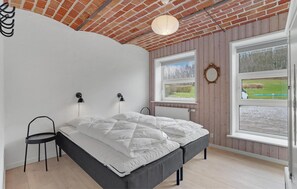 9 bedrooms, travel cot, free WiFi