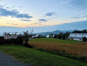 Property grounds - Cozy Beech Mountain Retreat w/ Pool & Hot Tub (Beech Mountain)