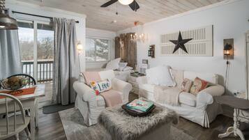 Smart TV, fireplace, table tennis