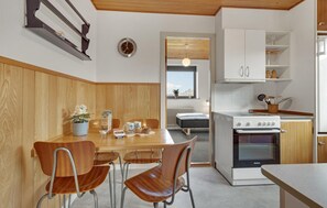 ثلاجة، موقد طهي مسطح، ماكينة لصنع القهوة/الشاي